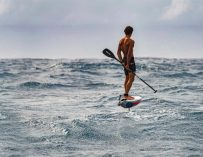Downwind en foil : quand l’homme apprend à voler au-dessus de l’océan