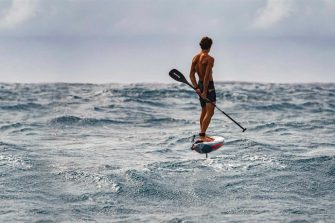 Downwind en foil : quand l&rsquo;homme apprend à voler au-dessus de l&rsquo;océan