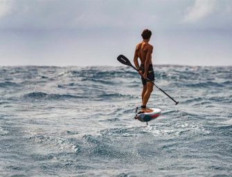 Downwind en foil : quand l&rsquo;homme apprend à voler au-dessus de l&rsquo;océan